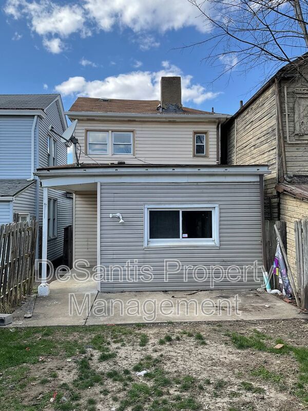 Building Photo - 242 E 17th Ave