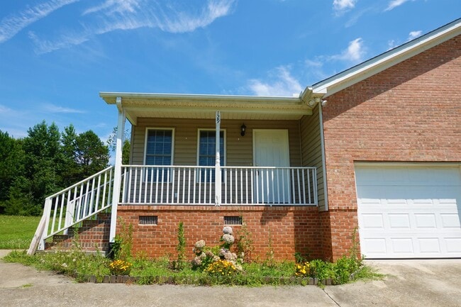 Primary Photo - 129 River Oaks Cir