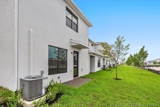 Building Photo - 9982 SW Torquay Dr