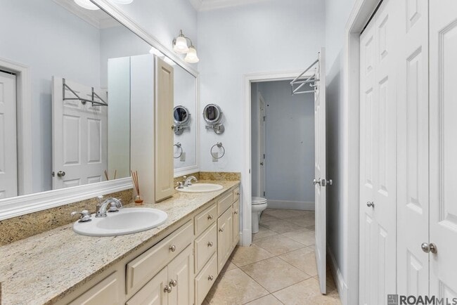 Building Photo - 7962 Wrenwood Blvd