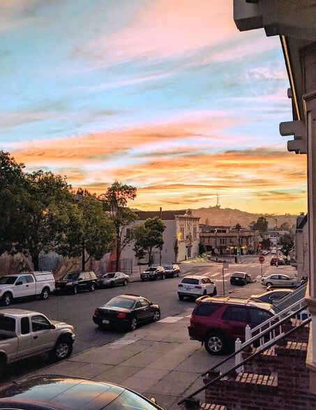 Building Photo - 1566 Newcomb Ave