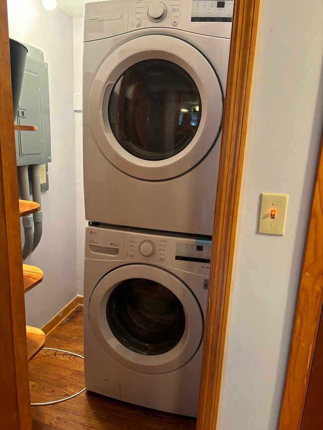 Building Photo - 1 Parksville Rd