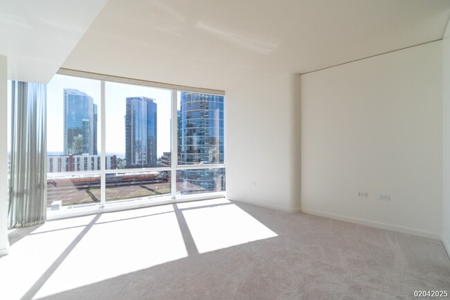 Building Photo - 2 BD/2 BA/2 Parking Condo in the Moana Pac...