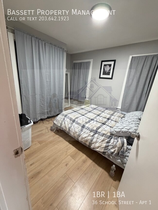 Building Photo - 36 School St