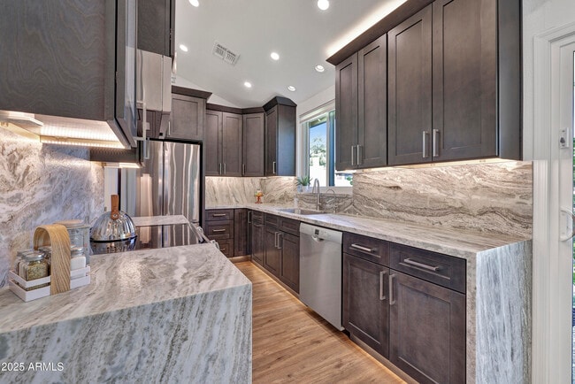 Building Photo - 1362 E Wickieup Ln