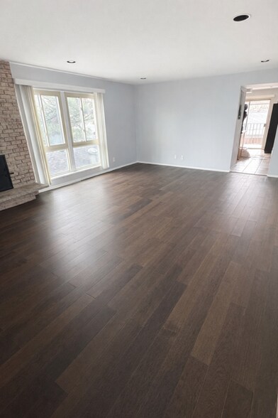 Building Photo - 6495 E Happy Canyon Rd