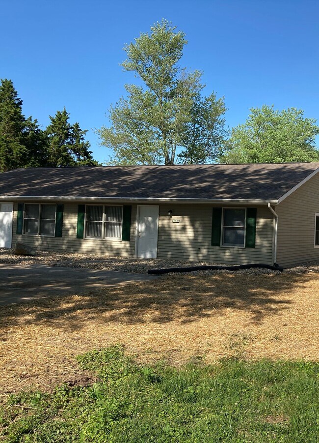 Building Photo - Carmichael Properties LLC. 1303