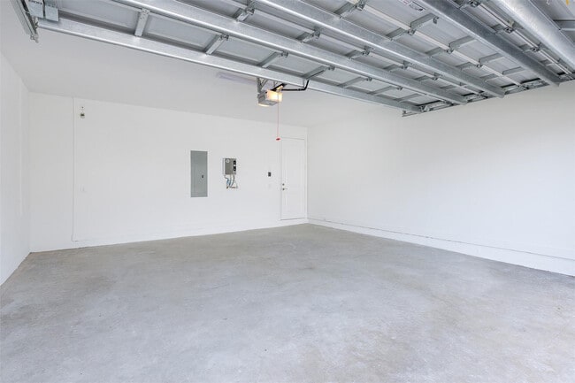 Building Photo - 6947 Pines Cir