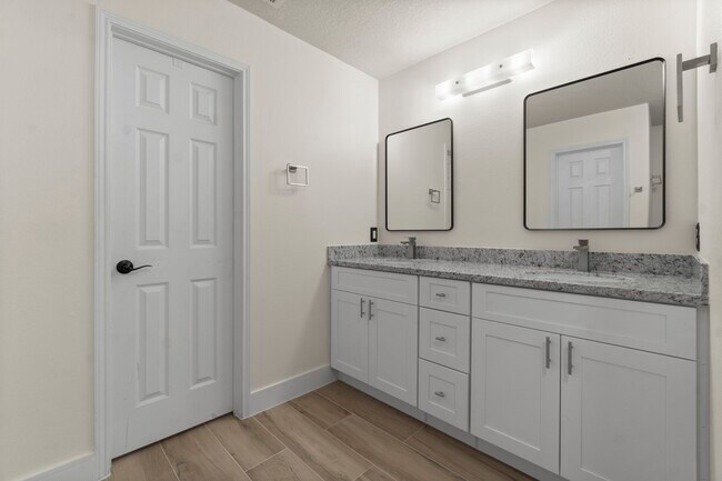 Building Photo - 16859 Blackberry Lily Ln