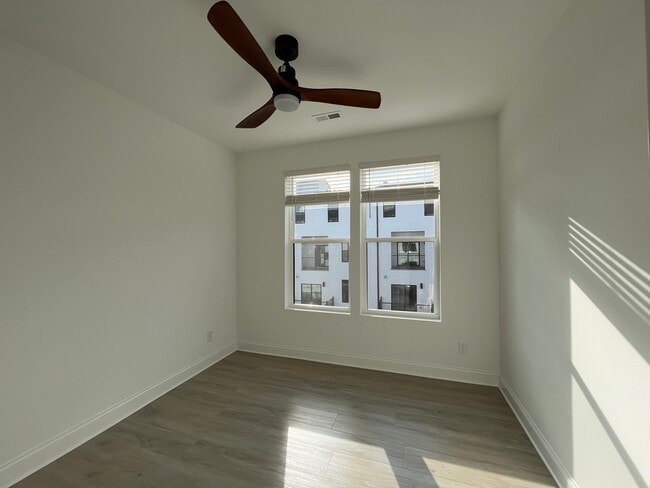 Building Photo - 1204 S Person St