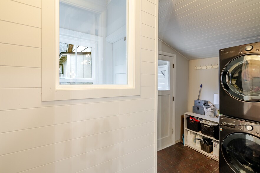 Building Photo - 200 W Arlington St