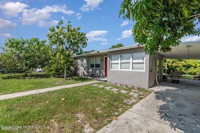 Building Photo - 3 br, 1 bath House - 1172 Wild Rose Dr NE
