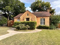 Building Photo - 2222 Carnes St