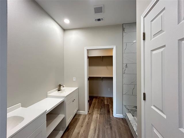Building Photo - 921 Putman St
