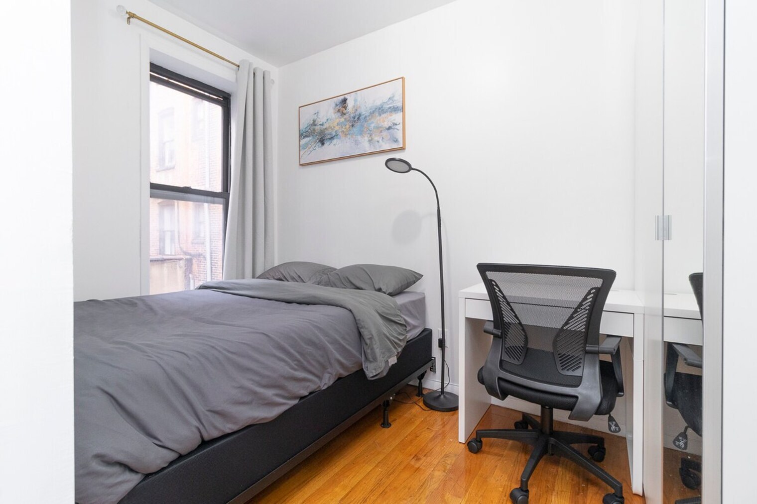 Building Photo - 335 E 94th St