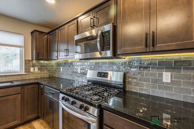 Building Photo - Upgraded 4 bed 3 bath home