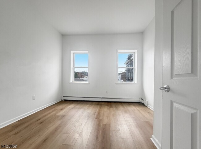 Building Photo - 403 S Main St