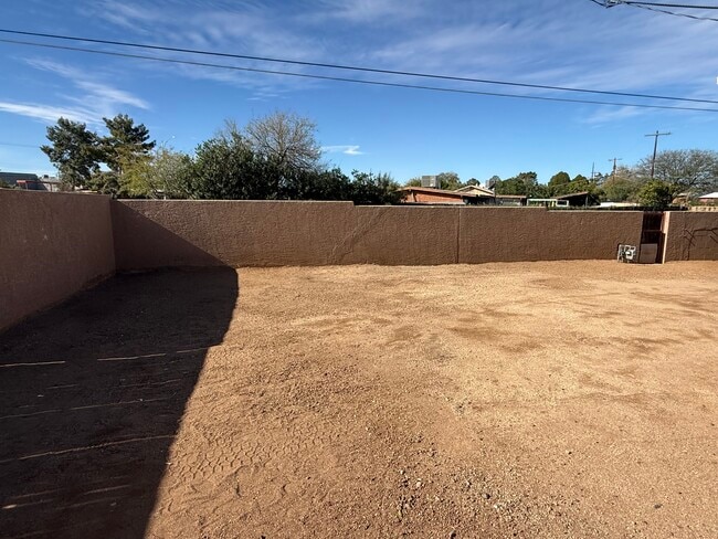 Building Photo - 7234 E Beverly Dr