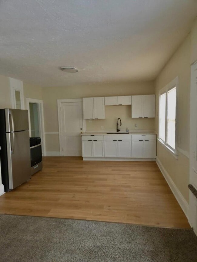 Building Photo - 4014 Cypress Ave