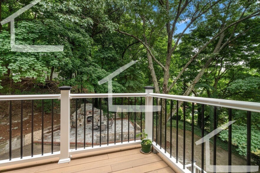 Building Photo - 136 Academy Hill Rd