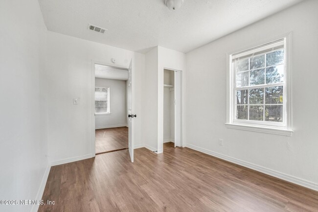 Building Photo - 3173 3rd St Cir S