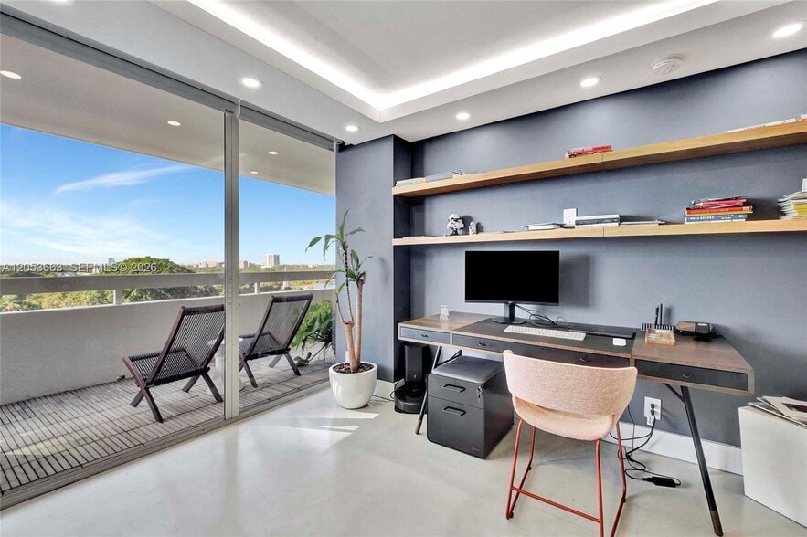 Building Photo - 1627 Brickell Ave