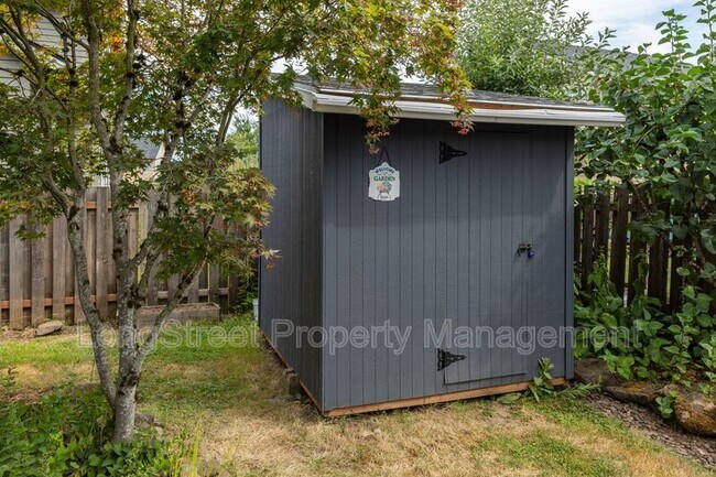 Building Photo - 8996 SE Bristol Park Dr