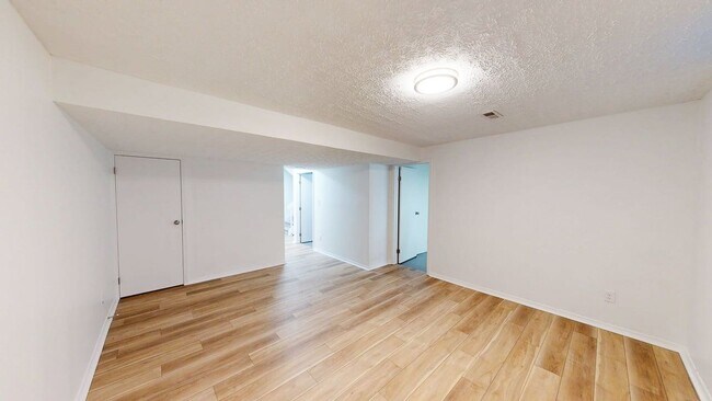 Building Photo - 159 Corbins Mill Dr
