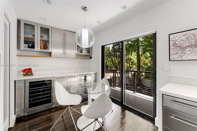 Building Photo - 3560 W Fairview St