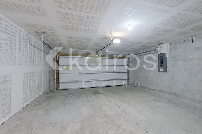Building Photo - 1128 Hayes Ave S