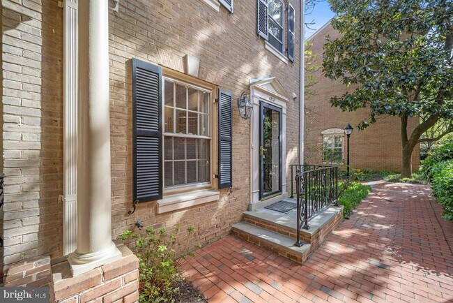 Building Photo - 4373 Westover Pl NW