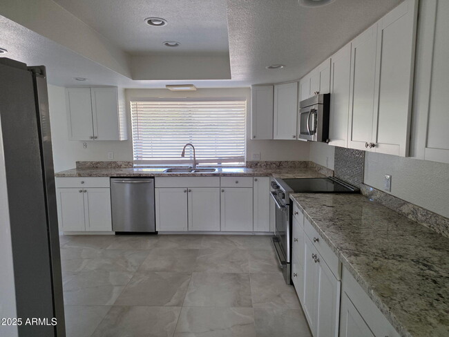 Building Photo - 1650 W Kiowa Ave