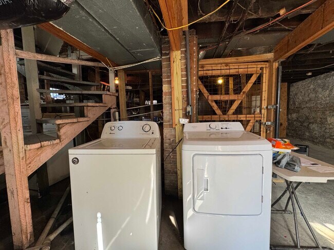 Building Photo - 811 E 39th St