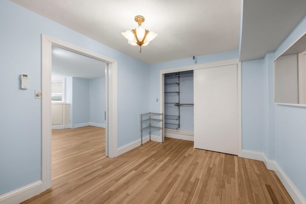 Building Photo - 242 Beacon St