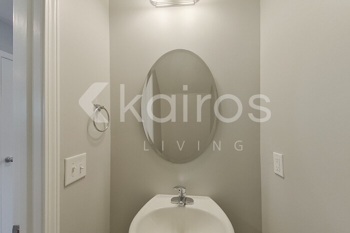 Building Photo - 210 Western Red Cedar Dr