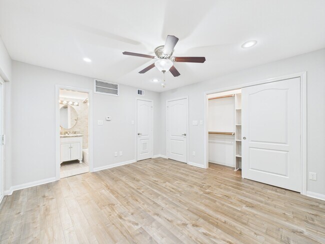 Building Photo - 5333 Richmond Ave.