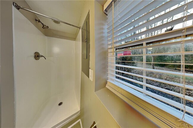 Building Photo - 220 Sabrina Ct