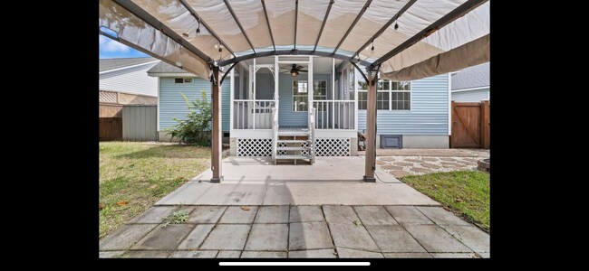 Building Photo - 1245 Lakefront Dr