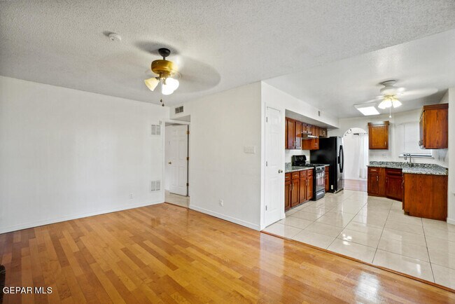 Building Photo - 7225 Golden Hawk Dr
