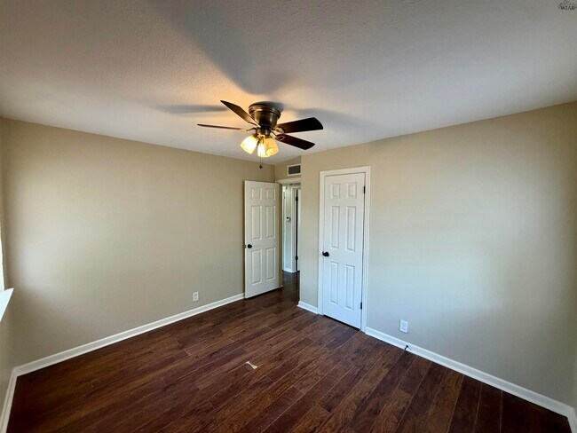 Building Photo - 4603 Western Hills Dr