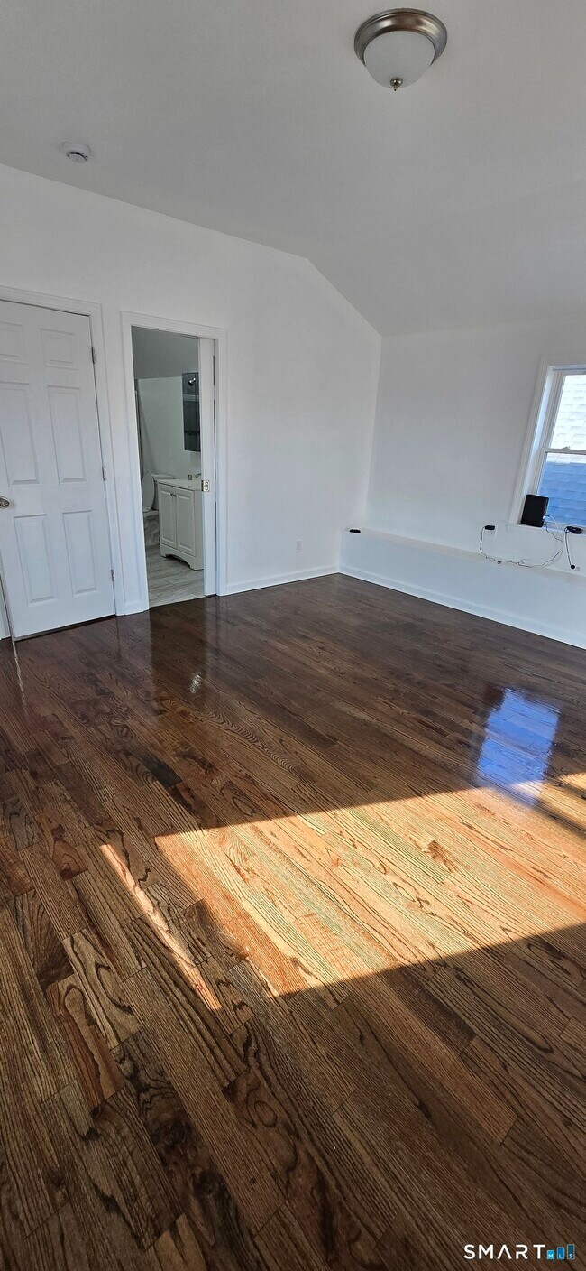 Building Photo - 99 Johnson St