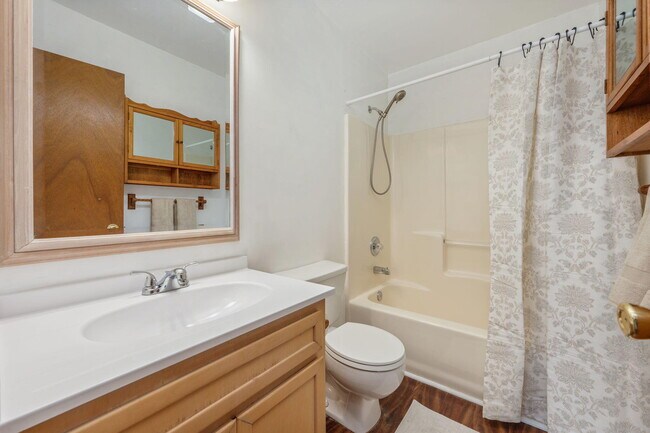 Building Photo - 423 Northview Ln