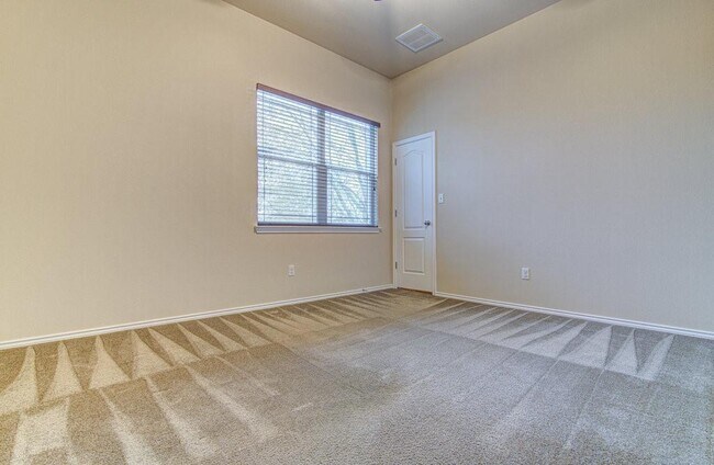 Building Photo - 1808 McClannahan Dr