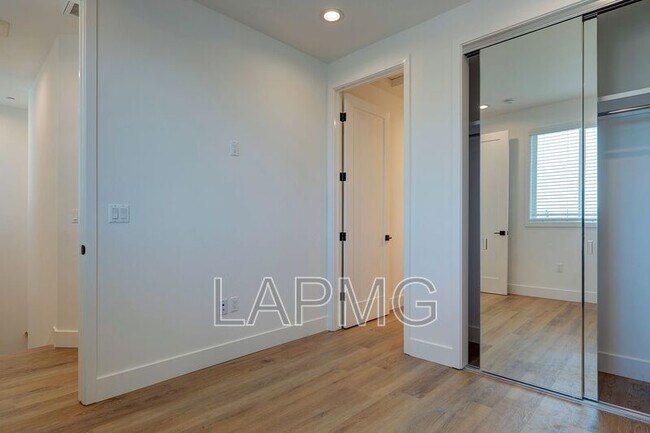 Building Photo - 4507 Saturn St