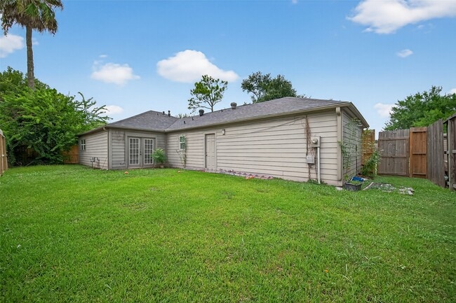 Building Photo - 10815 Shawnbrook Dr