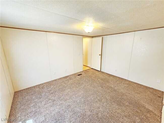 Building Photo - 3851 W Donner St