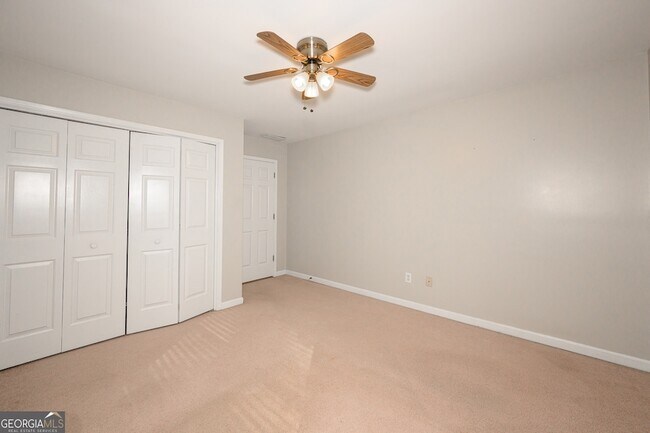 Building Photo - 151 Lakeside Dr NW