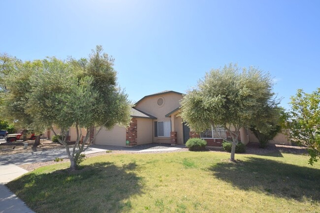 Building Photo - Beautiful remodeled 4 bedroom home!