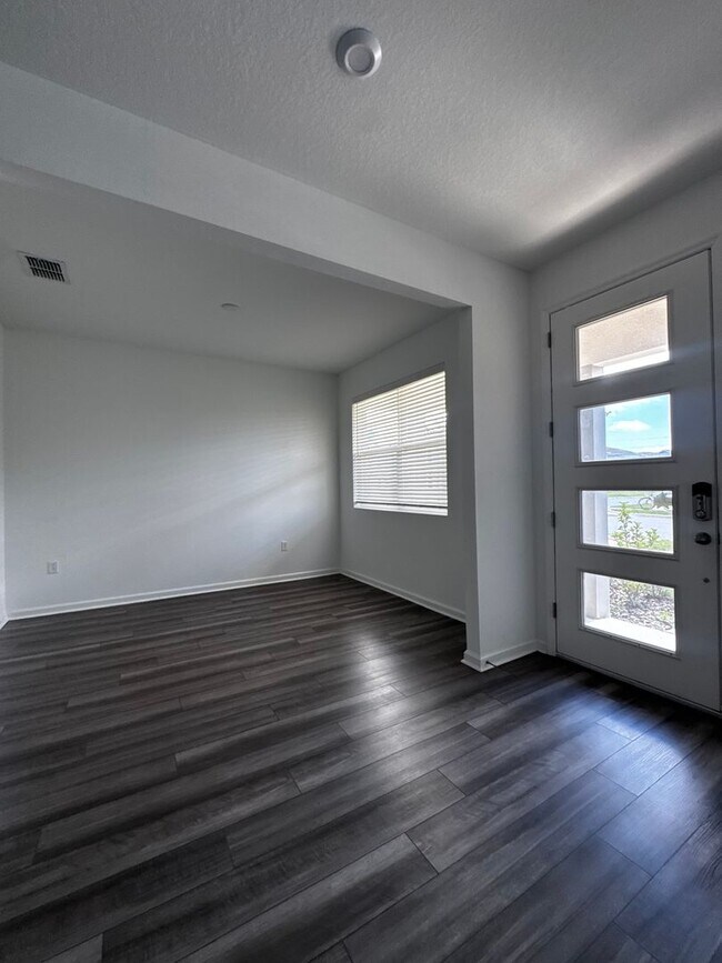 Building Photo - Spacios 4 Bedroom Home for Rent in Orlando - Available NOW!