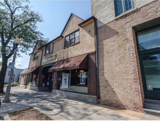Building Photo - 622 N Western Ave